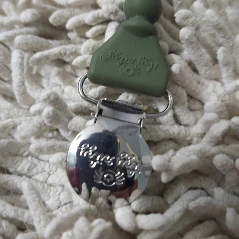 Itzy Ritzy silicone pacifier clip in a sage green color